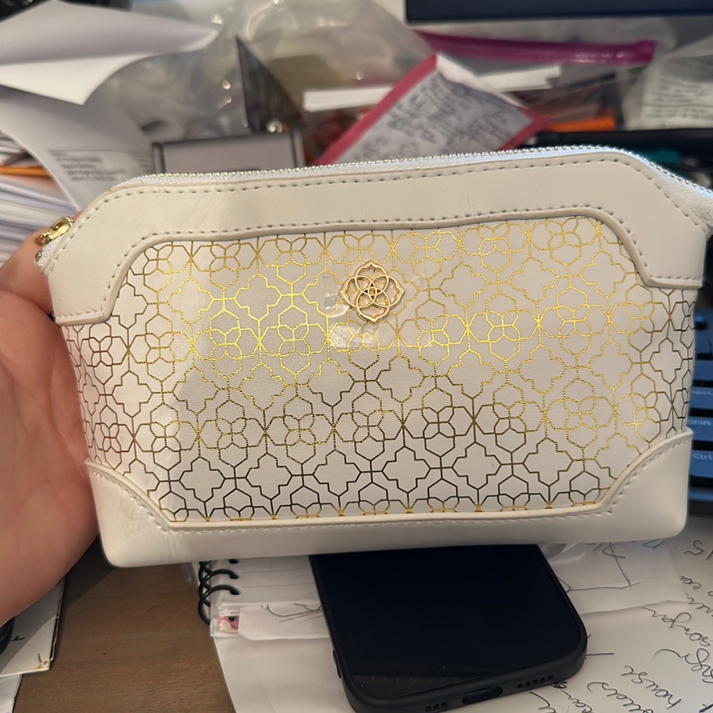 Kendra Scott cosmetic bag. New